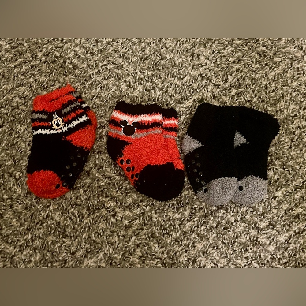 Mickey Mouse fuzzy kids socks - Picture 1 of 1